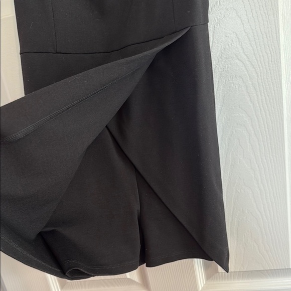 Elegant Black Women's Dress - Picture 3 of 4